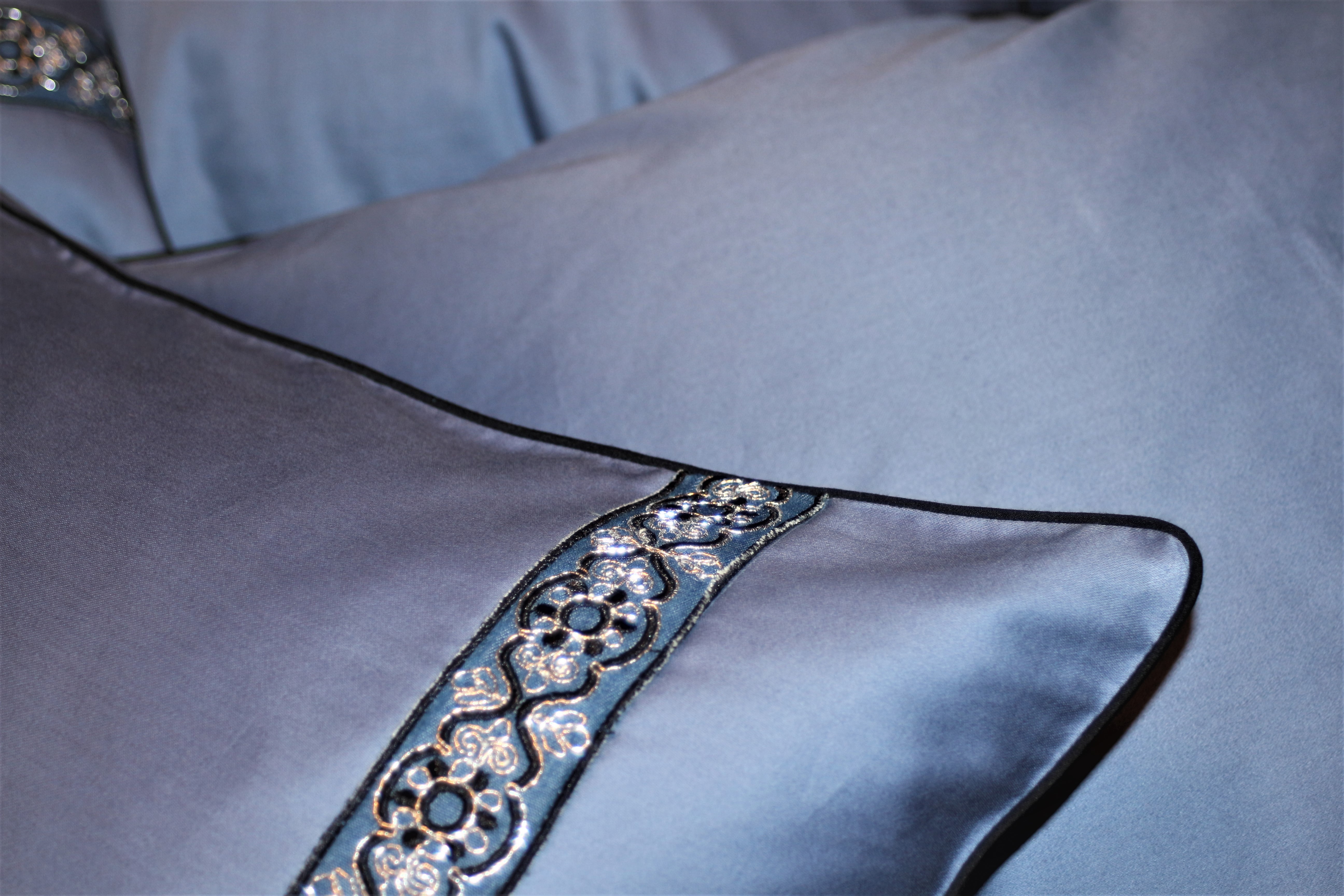  Chic Silent Blue