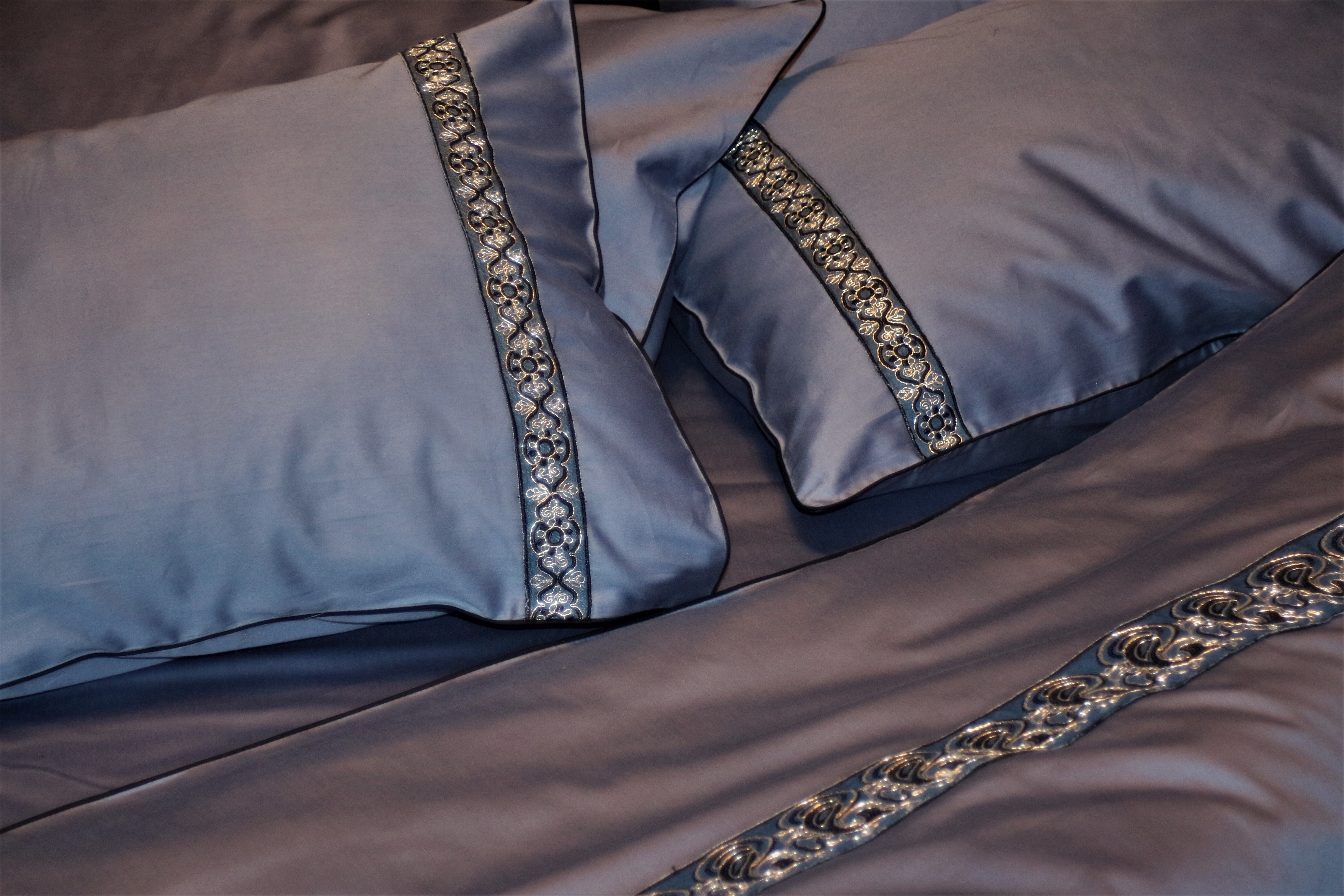  Chic Silent Blue